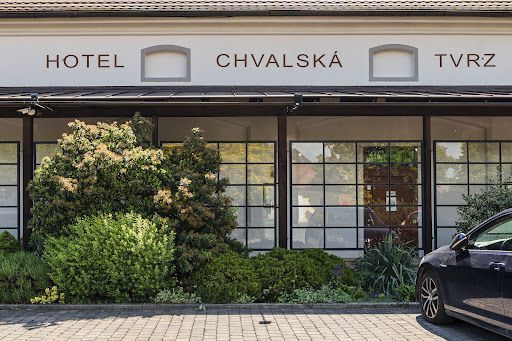 Chvalská Tvrz